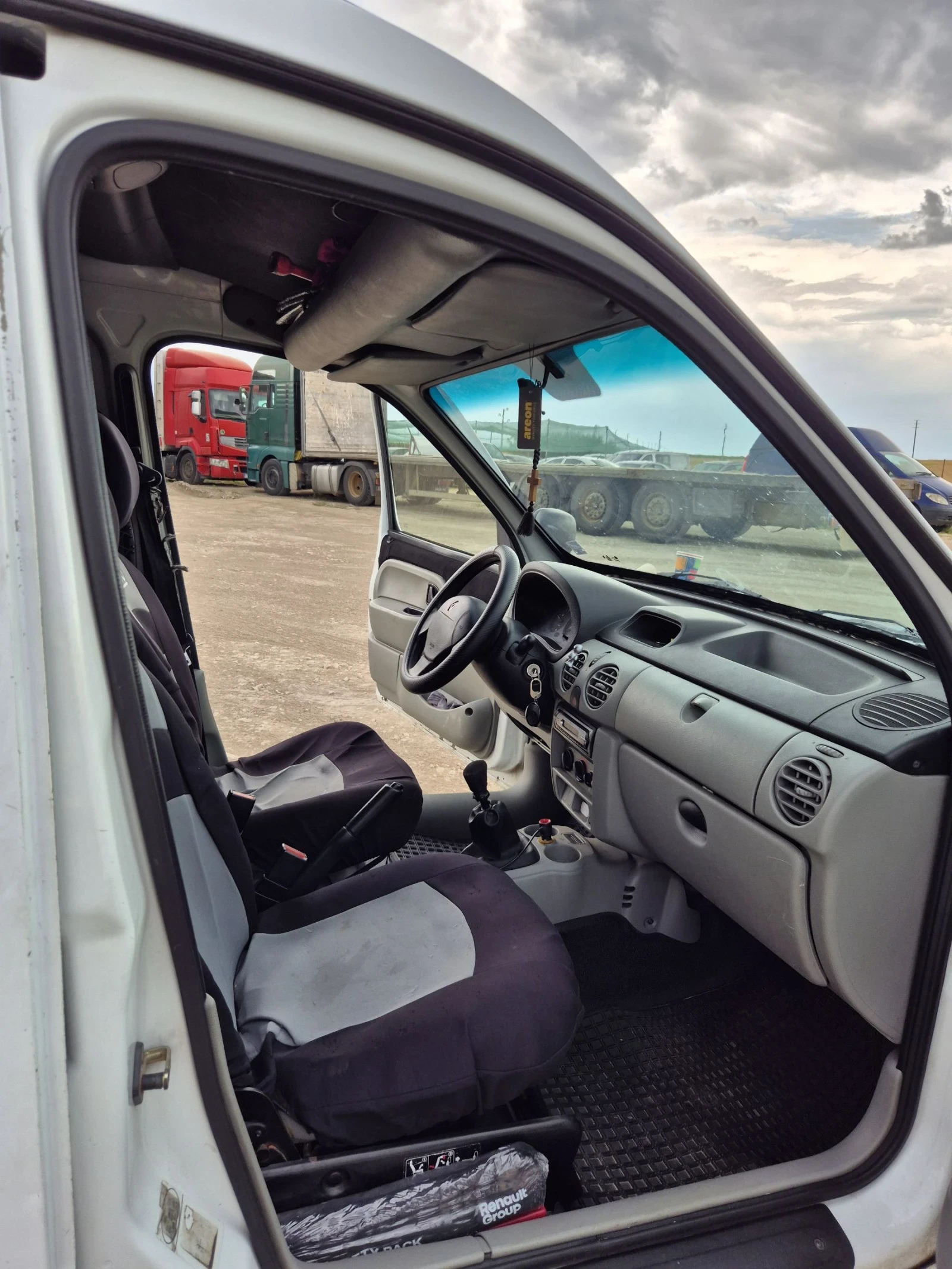 Renault Kangoo, снимка 6 - Автомобили и джипове - 55841037