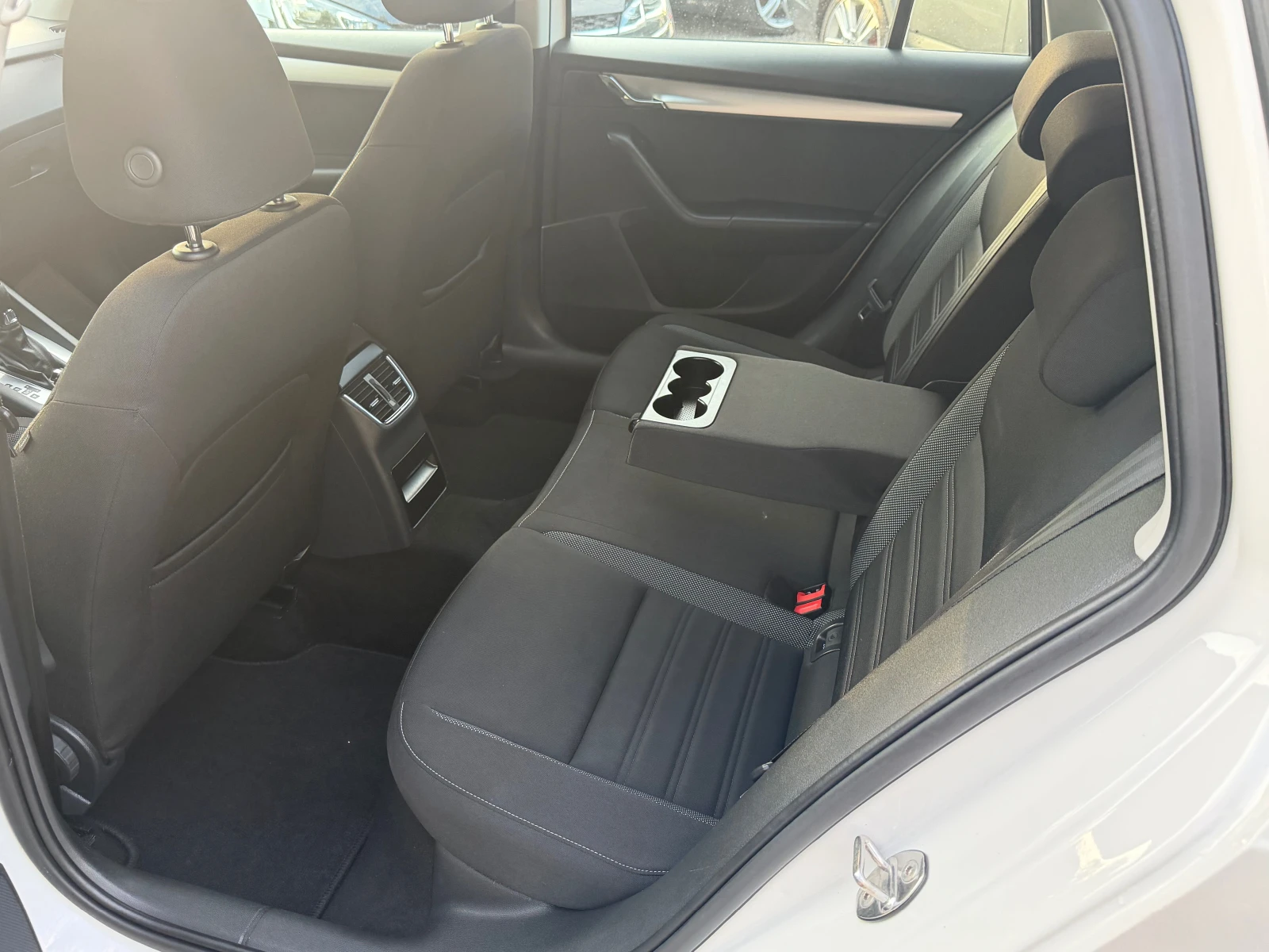 Skoda Octavia 1.5TSI* DSG* NAVI, снимка 13 - Автомобили и джипове - 55888878