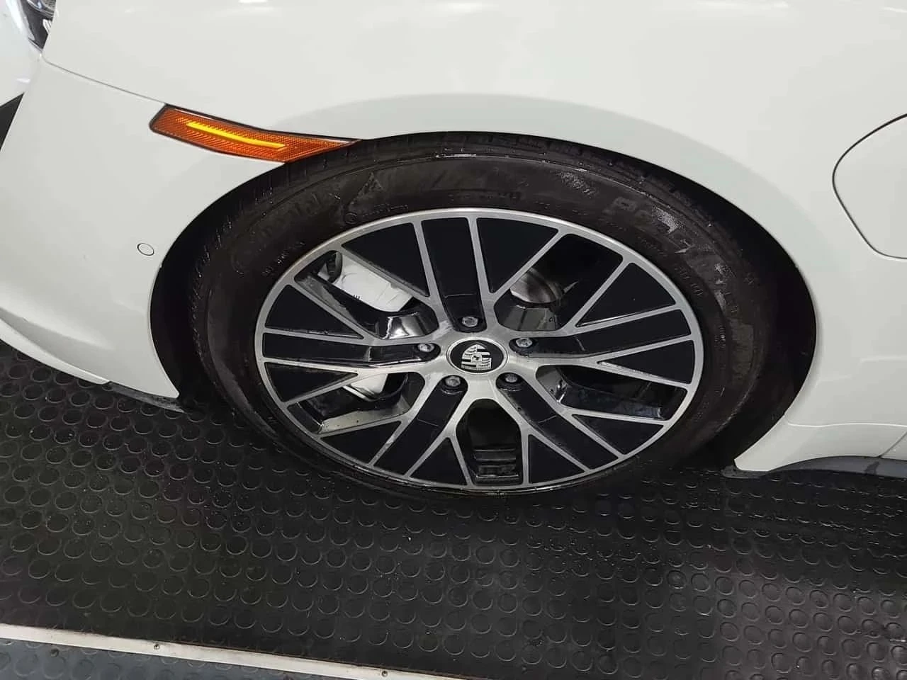 Porsche Taycan, снимка 4 - Автомобили и джипове - 56689596