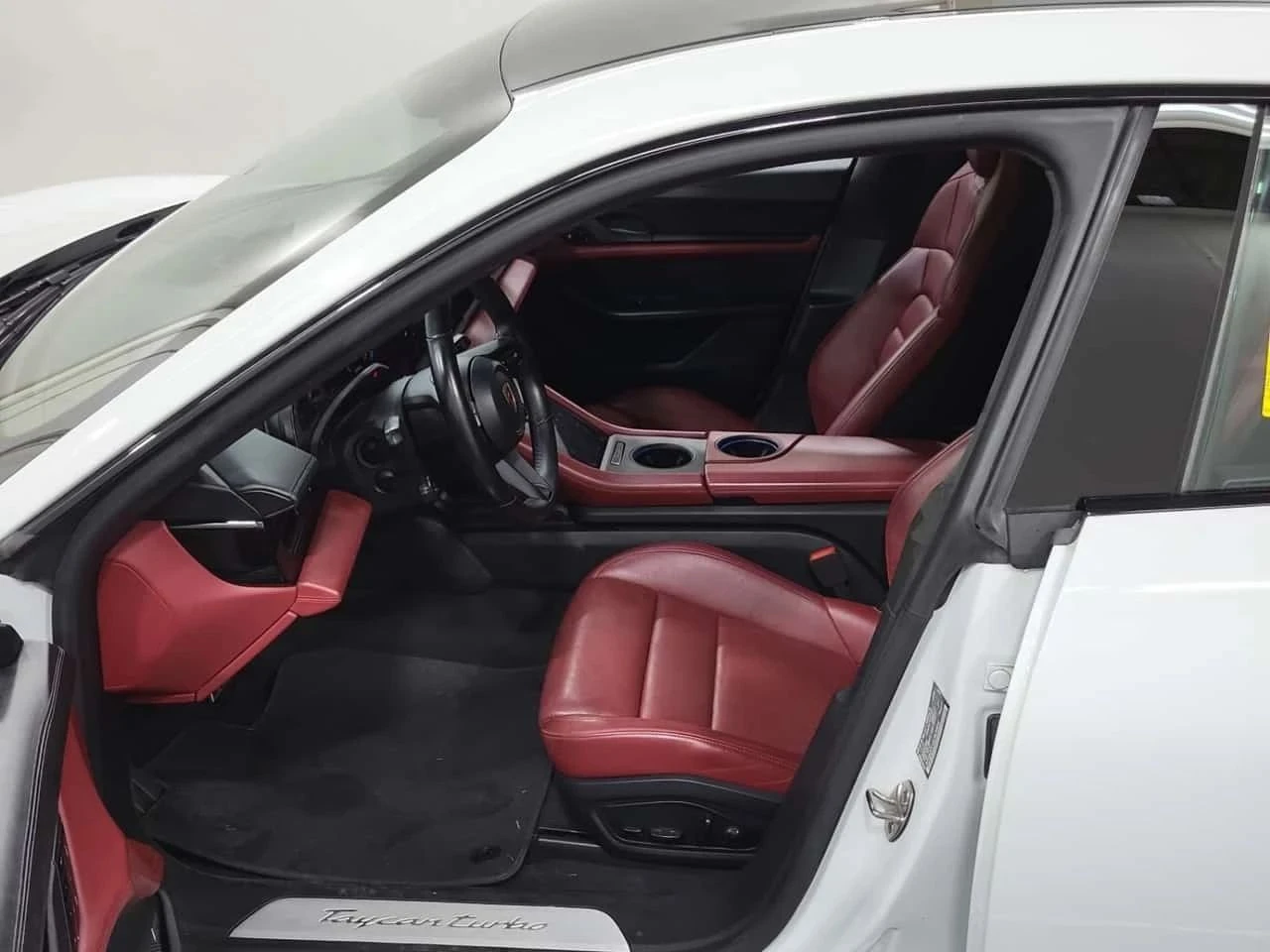 Porsche Taycan, снимка 3 - Автомобили и джипове - 56689596