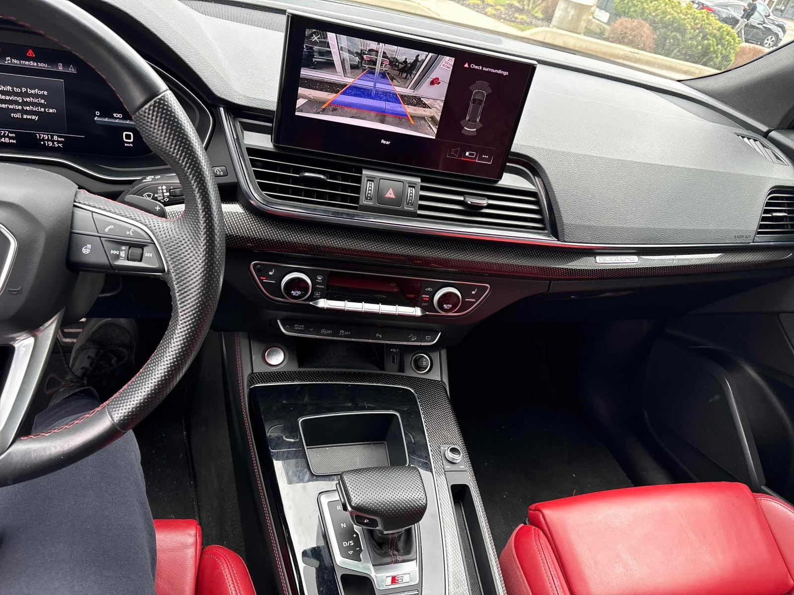 Audi SQ5 PROGRESSIV * * CARFAX * * АВТО КРЕДИТ * * , снимка 9 - Автомобили и джипове - 54222183