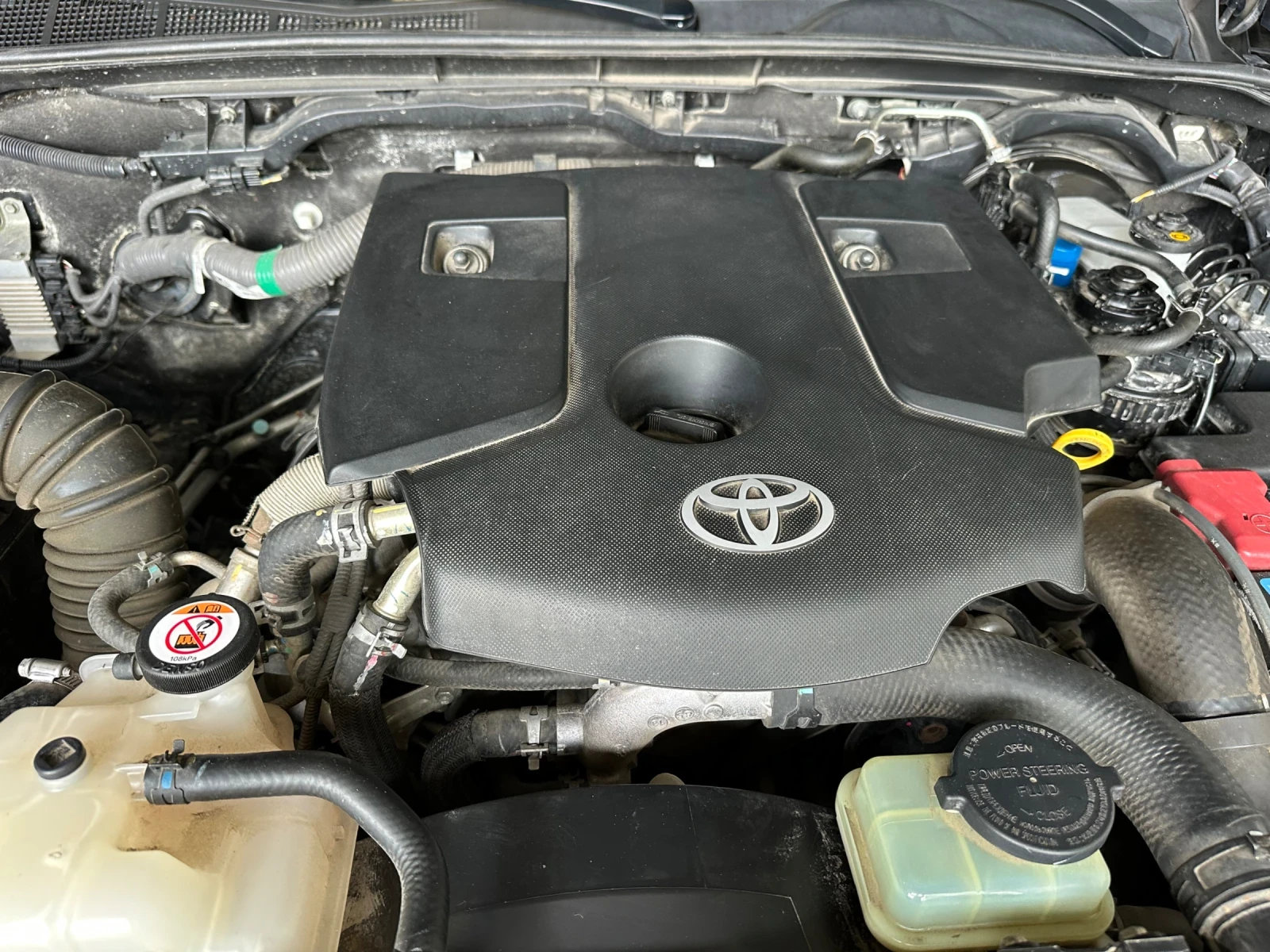 Toyota Hilux Double cab, снимка 14 - Автомобили и джипове - 54822957