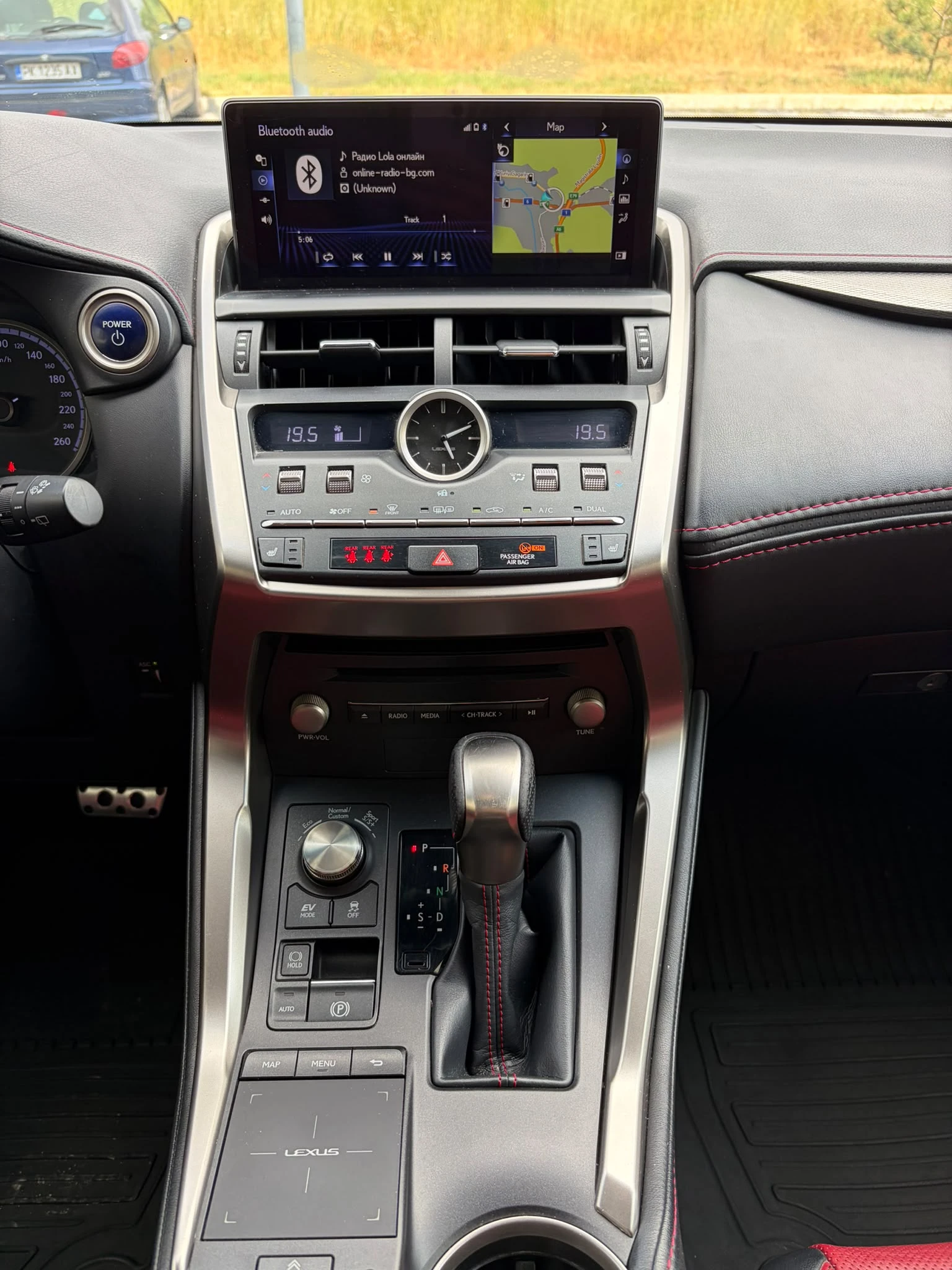 Lexus NX 300h F SPORT, снимка 16 - Автомобили и джипове - 55153677