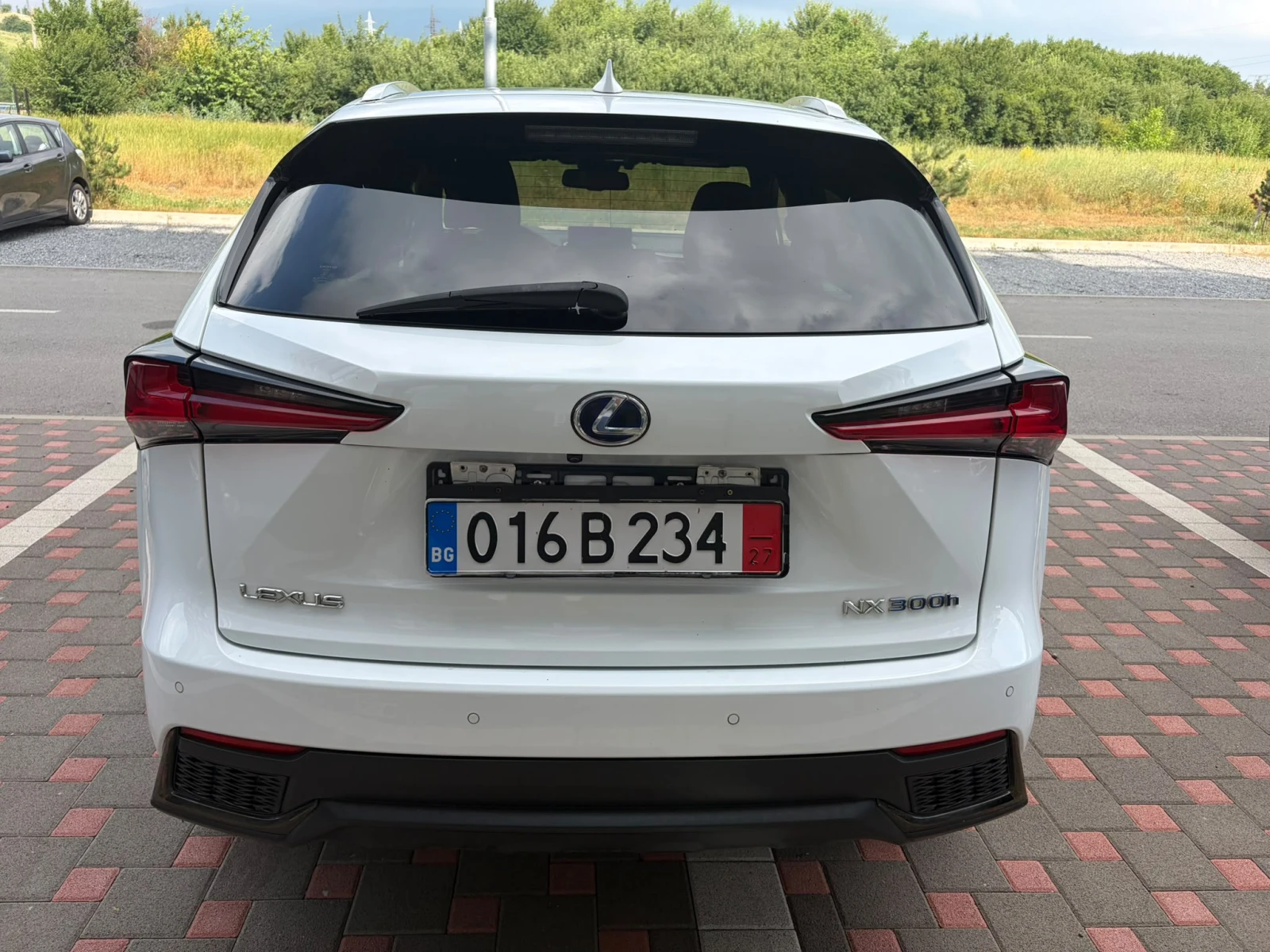 Lexus NX 300h F SPORT, снимка 4 - Автомобили и джипове - 55153677