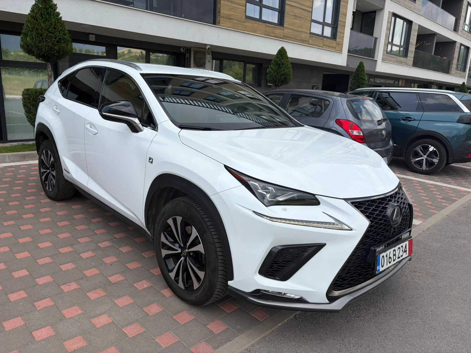 Lexus NX 300h F SPORT, снимка 2 - Автомобили и джипове - 55153677