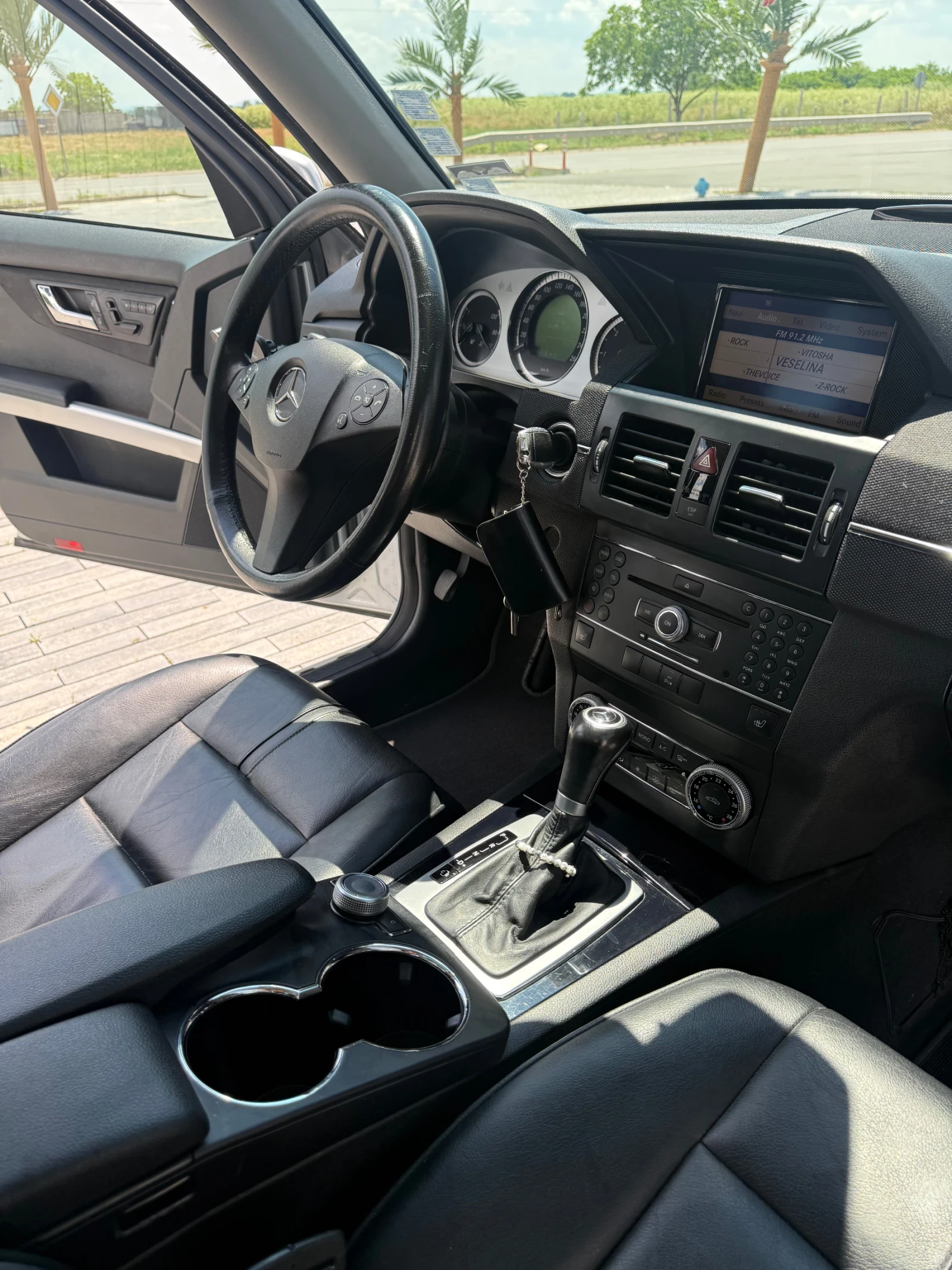 Mercedes-Benz GLK 320, снимка 10 - Автомобили и джипове - 56732354