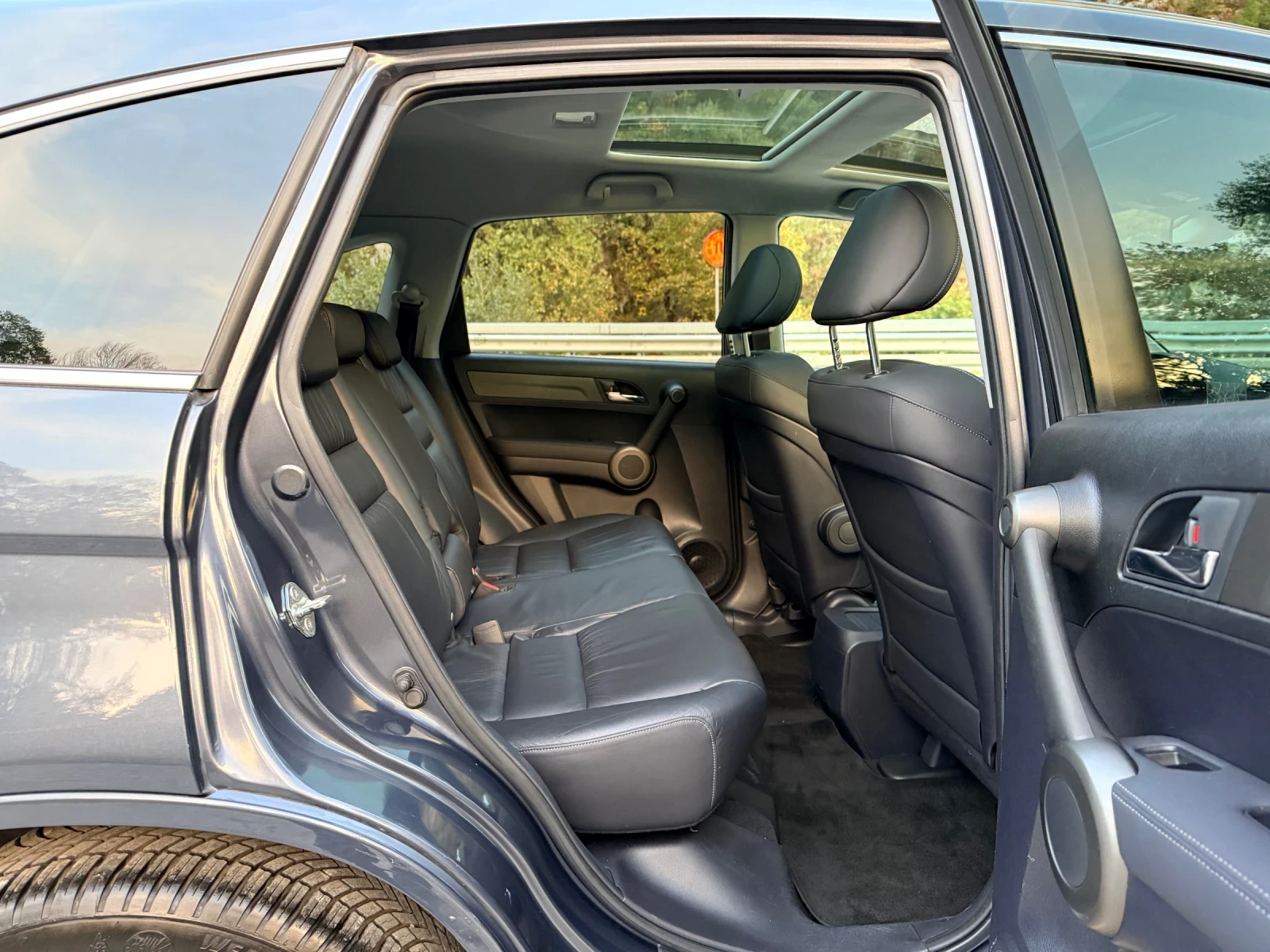 Honda Cr-v 140х.км.* АВТОМАТ* ДИСТРОНИК* КОЖА* НАВИ* ПАНО* , снимка 10 - Автомобили и джипове - 56239804