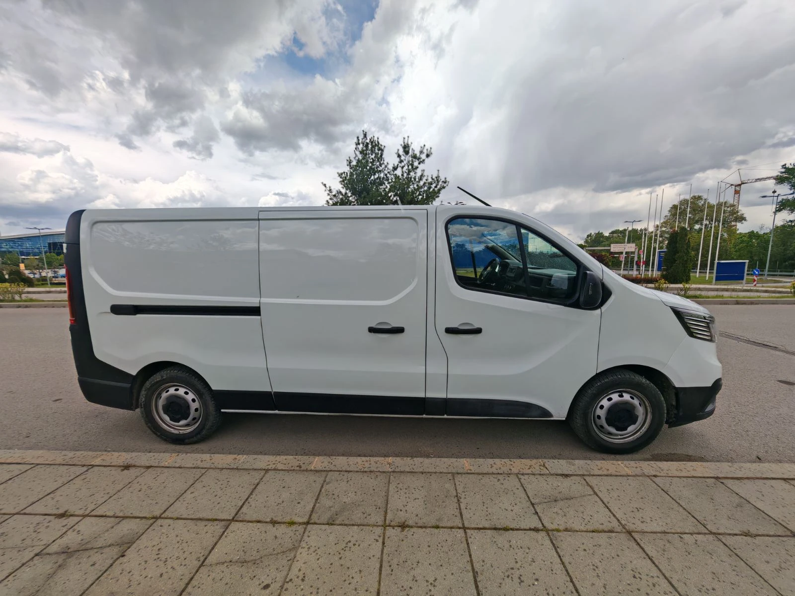 Renault Trafic 1900Евро за плучаване, 2.0 DCi L2H1, снимка 4 - Бусове и автобуси - 54534709