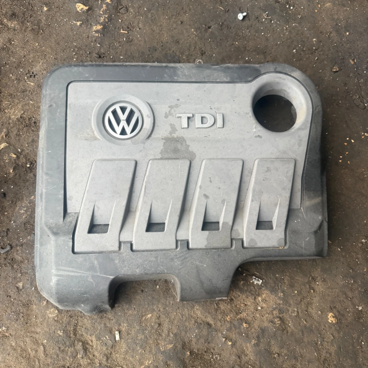 Горна декоративн кора над двигателя за VW Tiguan T2 03L103925A 03L103925A-1777