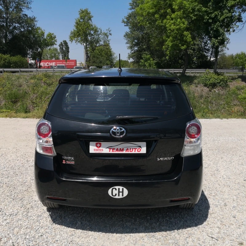 Toyota Verso 2.0 D-4D SWISS, снимка 4 - Автомобили и джипове - 40688768