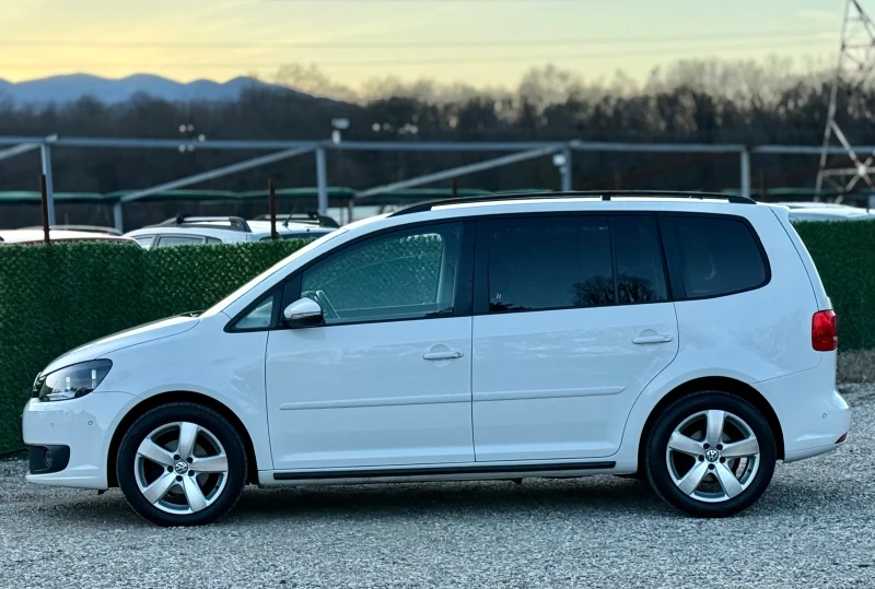 VW Touran 1.6TDi AVTOMAT, снимка 4 - Автомобили и джипове - 48923708