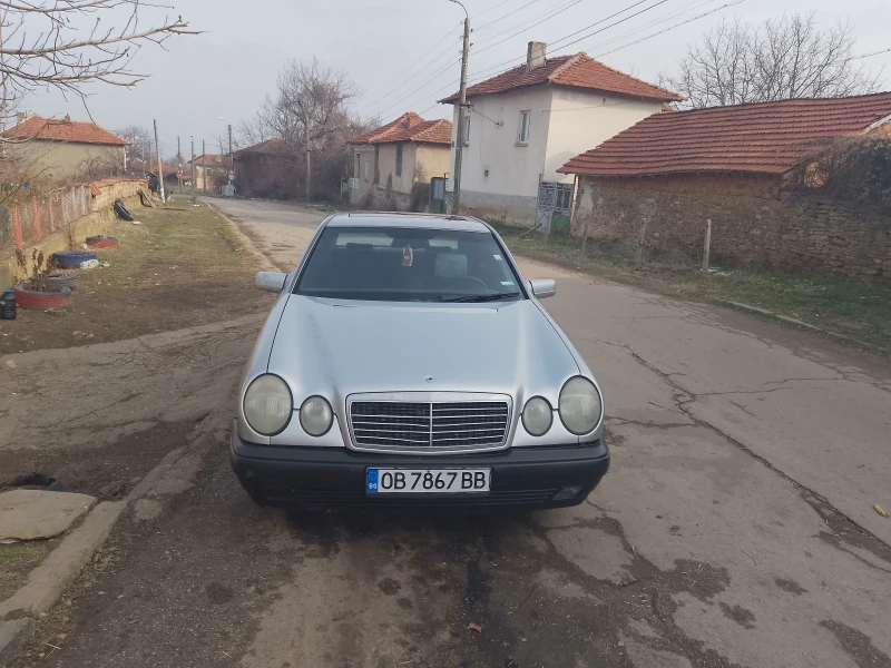 Mercedes-Benz E 200 Газ инжекцион 2.0, снимка 4 - Автомобили и джипове - 49307573