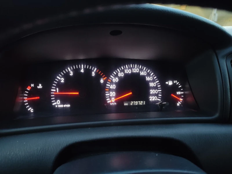 Toyota Corolla 1.4 D4-D Luna 5MT, снимка 11 - Автомобили и джипове - 50893012