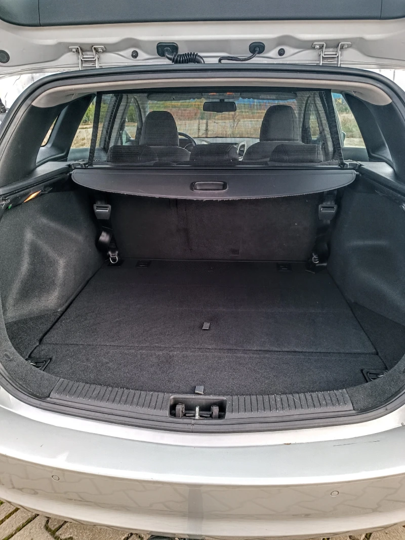 Hyundai I30 1.6 CRDI, LED | ПОДГРЕВ | КЛИМАТРОНИК | , снимка 14 - Автомобили и джипове - 52646506