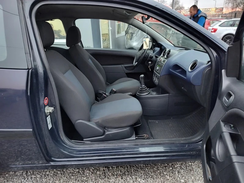 Ford Fiesta 1.2 бензин, снимка 10 - Автомобили и джипове - 52754882