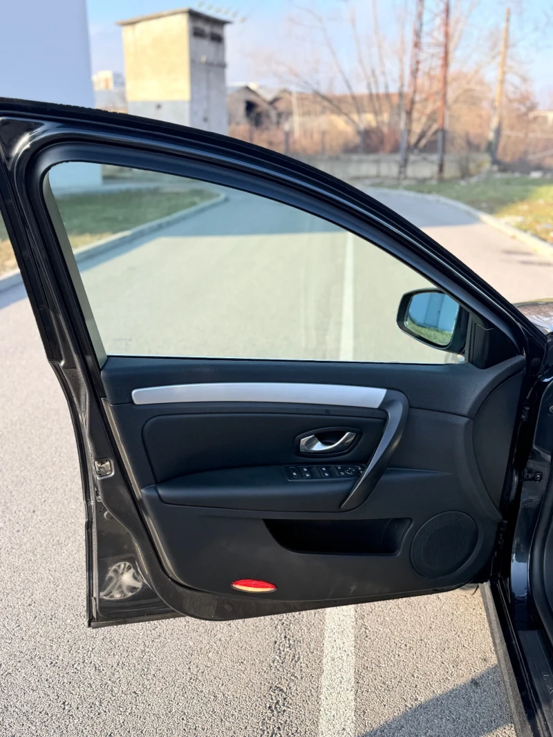 Renault Laguna, снимка 10 - Автомобили и джипове - 52860687