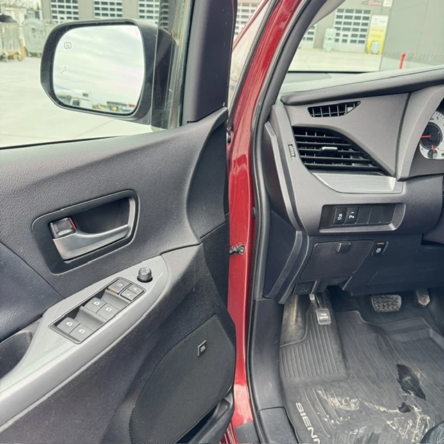 Toyota Sienna SE AWD-3.5, снимка 13 - Автомобили и джипове - 56198806