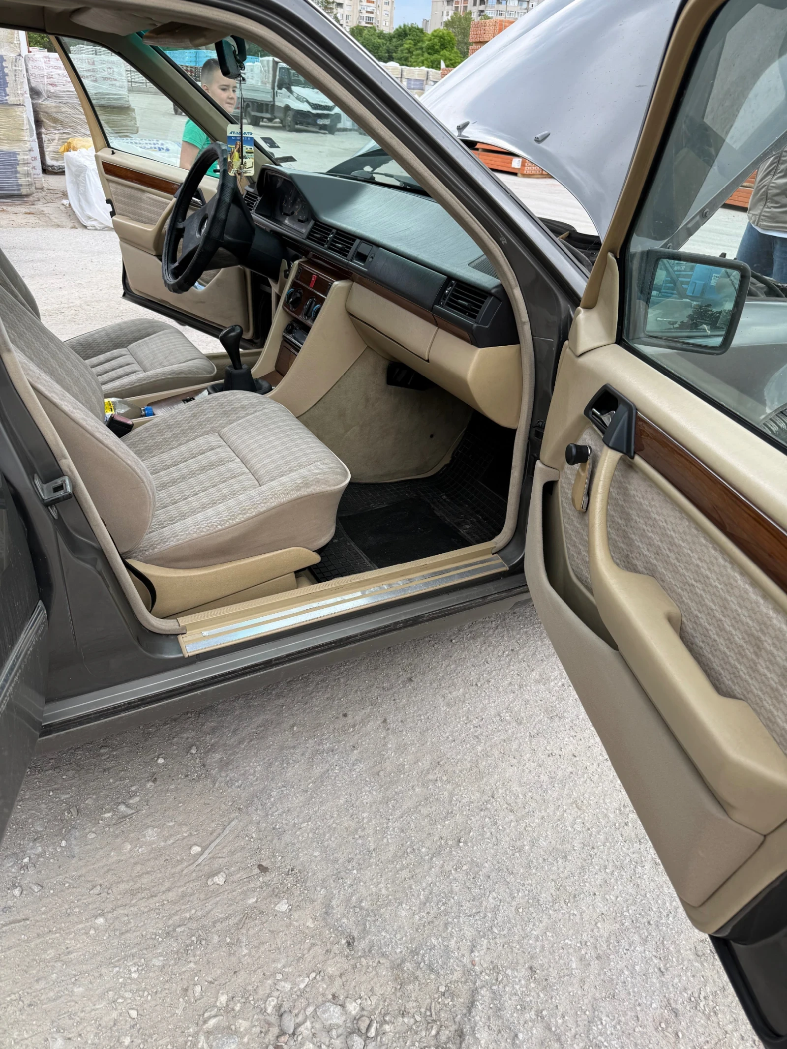 Mercedes-Benz 124  - изображение 7