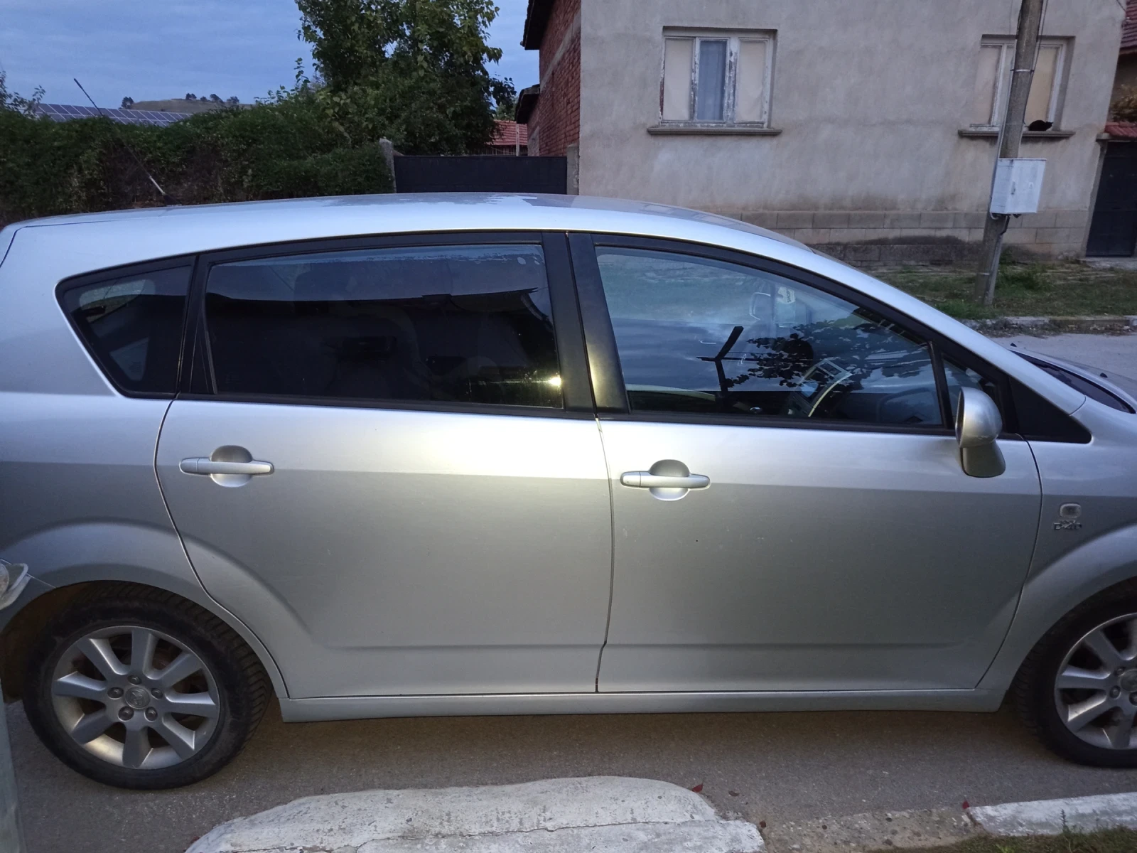 Toyota Corolla verso 2.0 116 - изображение 9