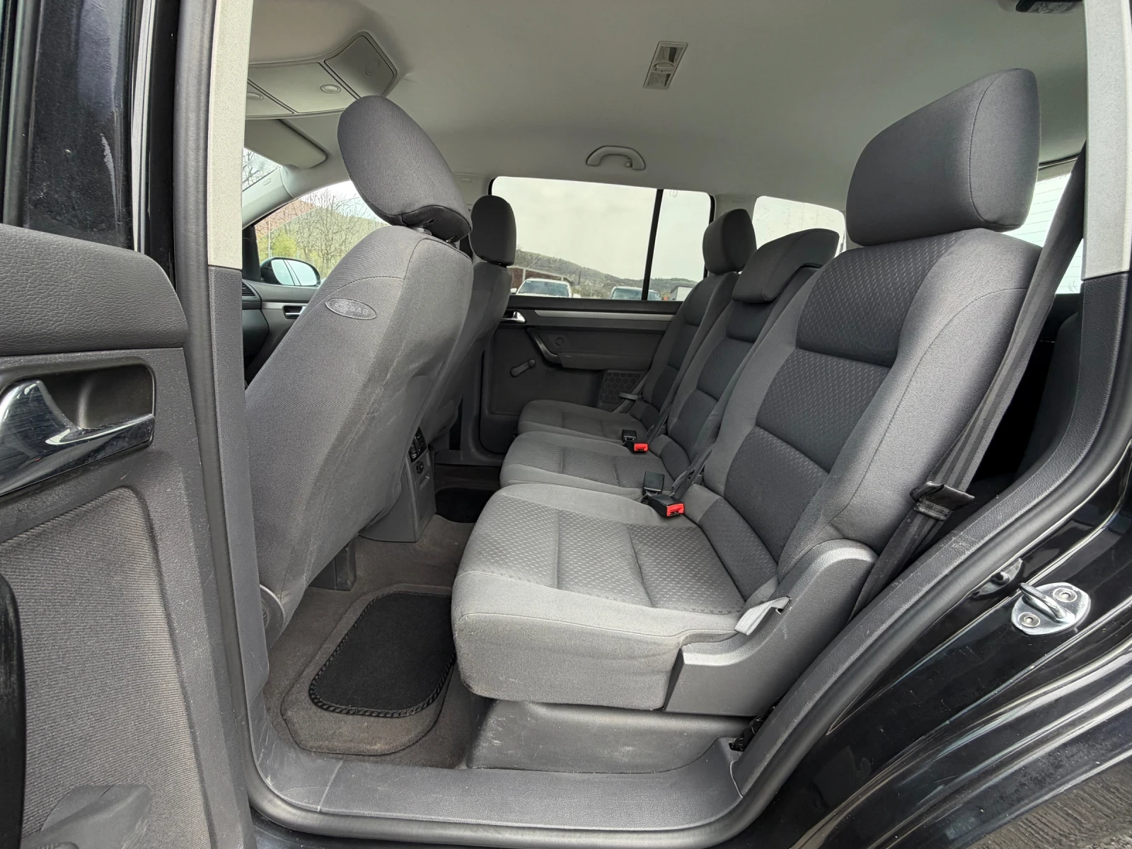VW Touran 1.9TDi 105к.с * Климатроник* , снимка 14 - Автомобили и джипове - 54208533