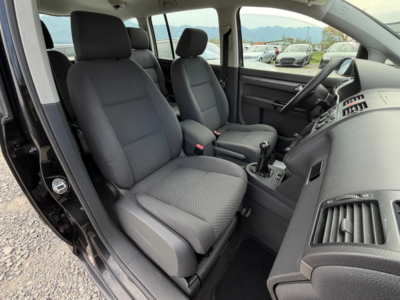VW Touran 1.9TDi 105к.с * Климатроник* , снимка 13 - Автомобили и джипове - 54208533