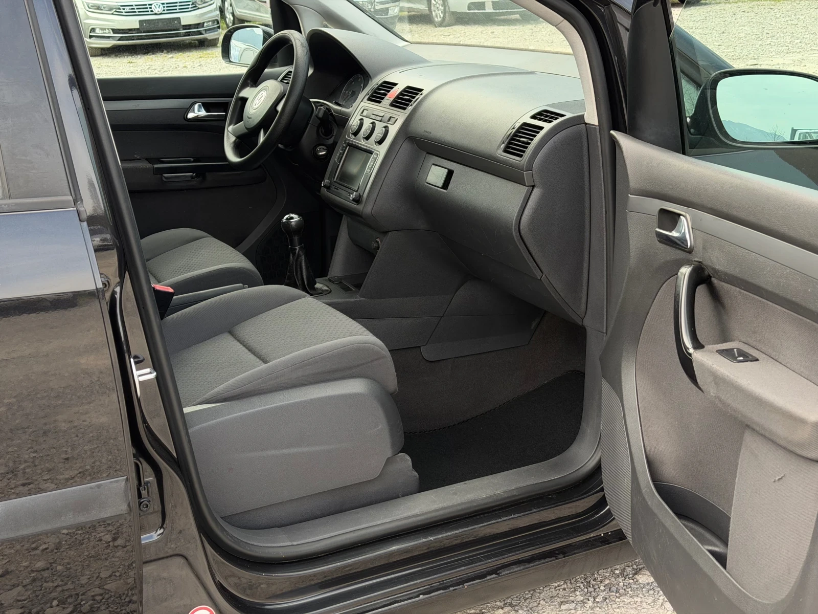 VW Touran 1.9TDi 105к.с * Климатроник* , снимка 11 - Автомобили и джипове - 54208533