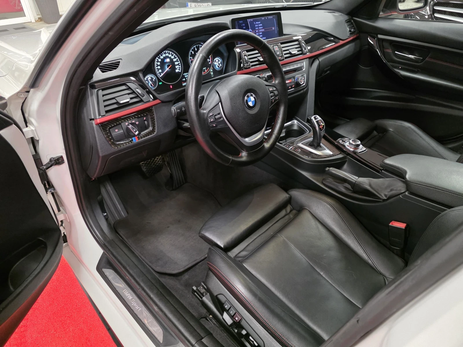 BMW 335 i | X-Drive | Напълно обслужено, снимка 10 - Автомобили и джипове - 54209000