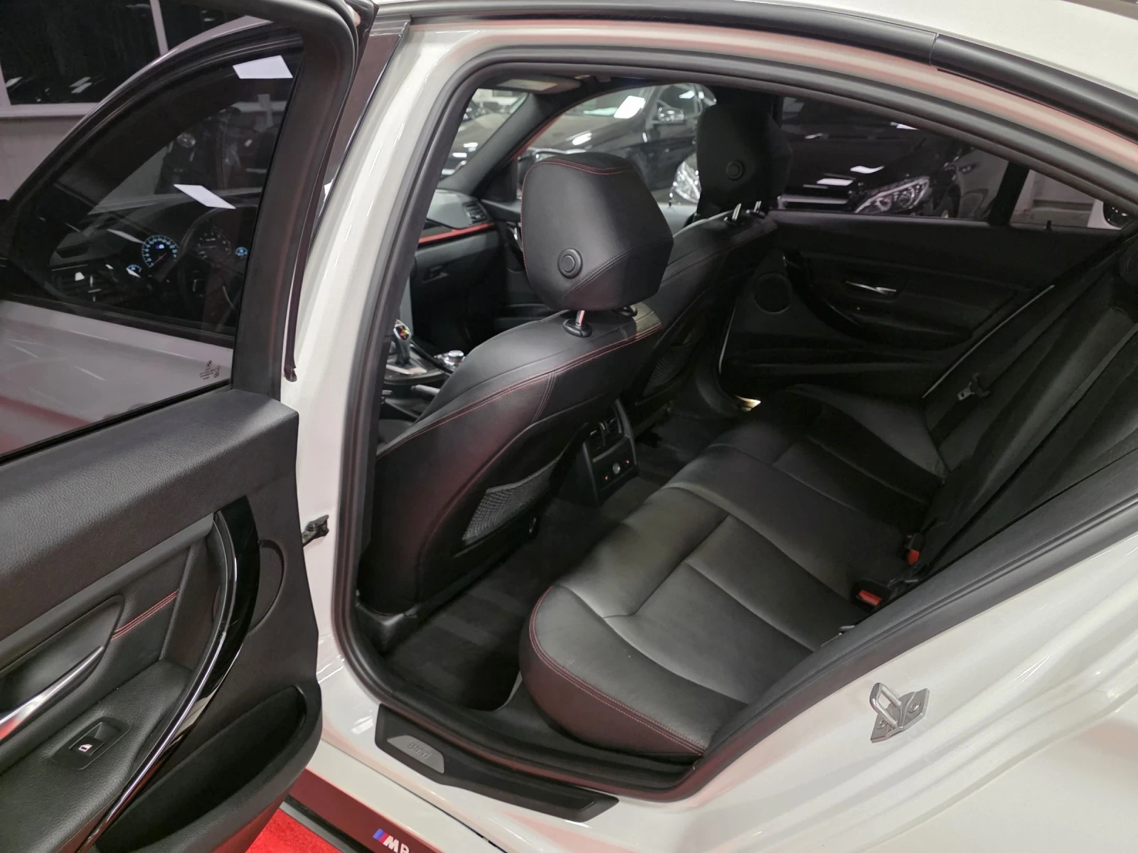 BMW 335 i | X-Drive | Напълно обслужено, снимка 15 - Автомобили и джипове - 54209000