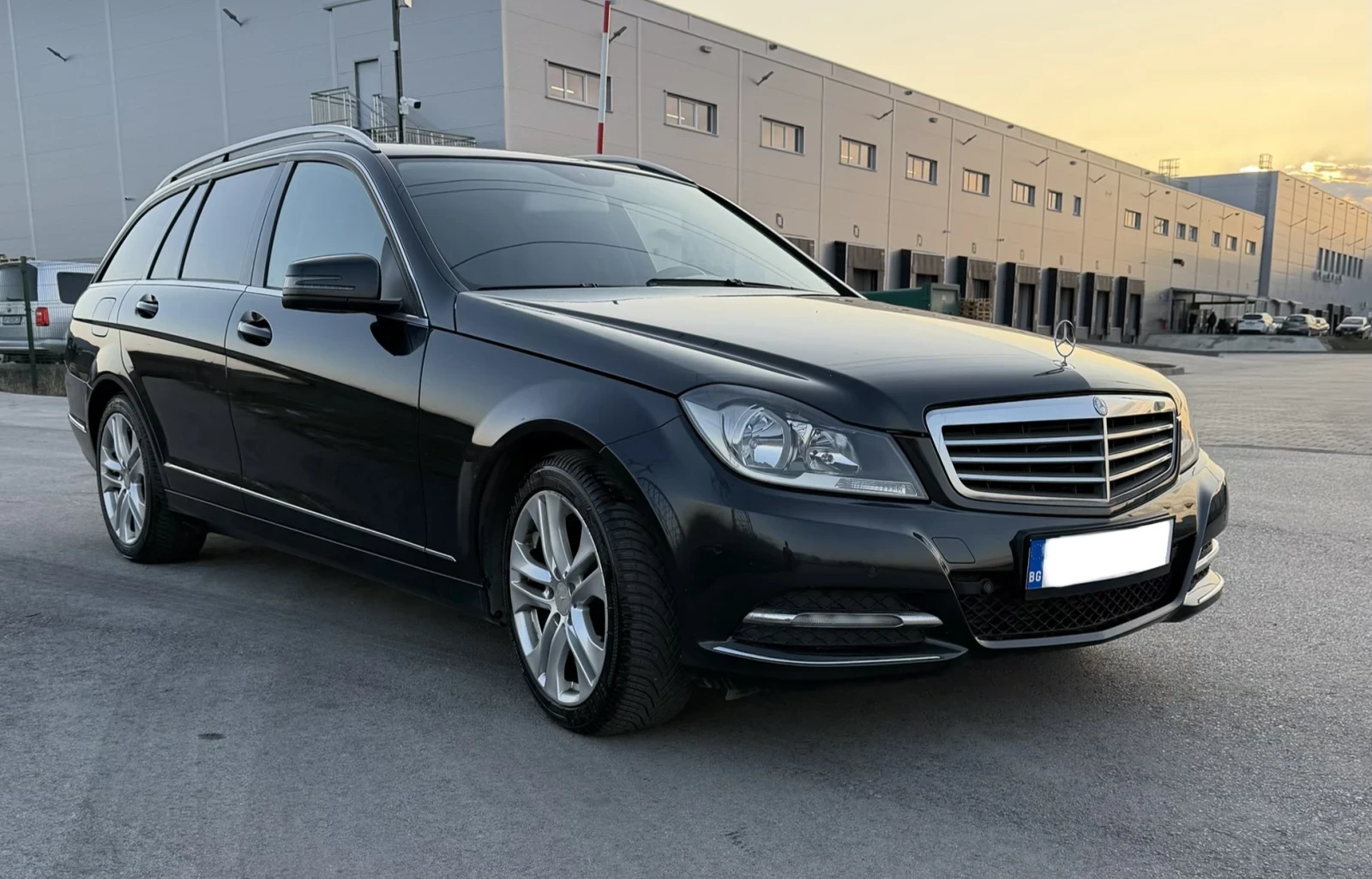 Mercedes-Benz C 200, снимка 5 - Автомобили и джипове - 54311584