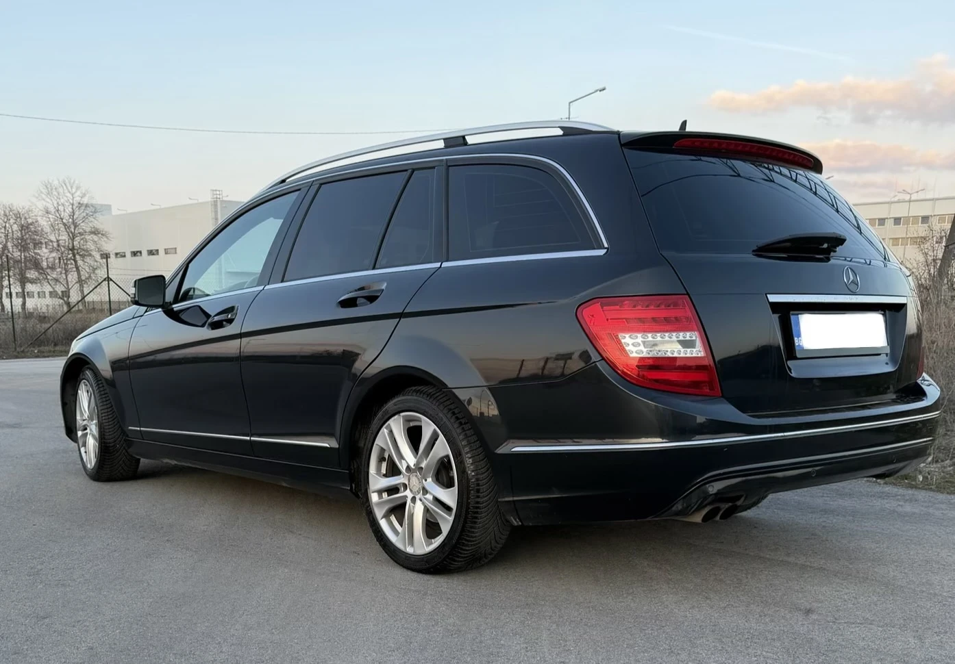 Mercedes-Benz C 200, снимка 9 - Автомобили и джипове - 54311584