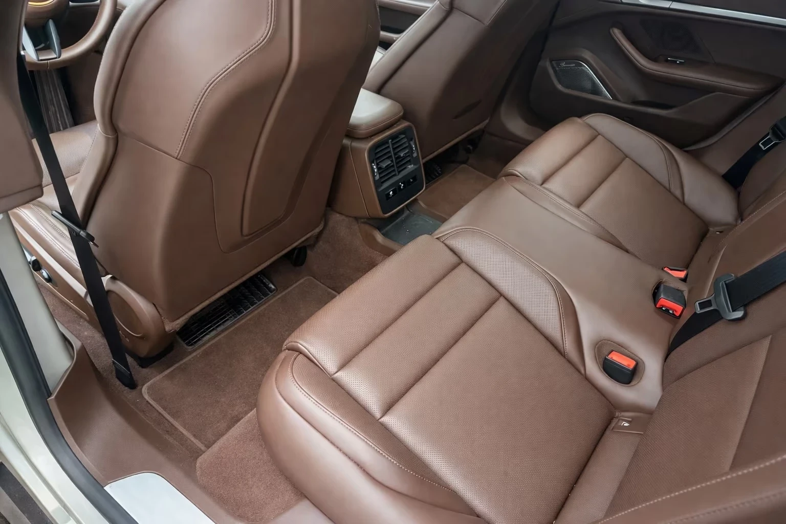 Porsche Taycan 4s Matrix DIST 360 AIR Winter Pack+ PANO Burmester, снимка 9 - Автомобили и джипове - 54460269
