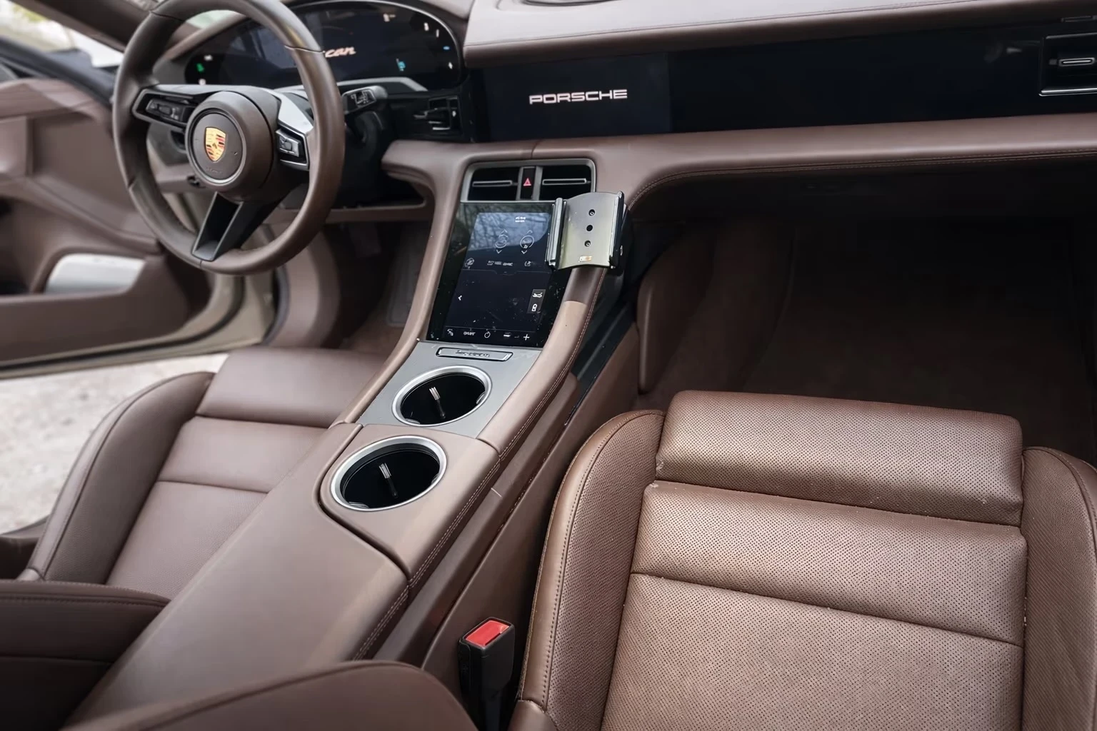 Porsche Taycan 4s Matrix DIST 360 AIR Winter Pack+ PANO Burmester, снимка 7 - Автомобили и джипове - 54460269