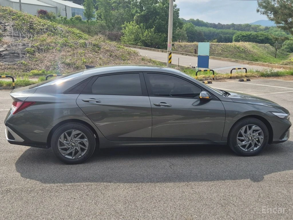 Hyundai Elantra 1.6 Modern* ПОДГРЕВ* ОБДУХВАНЕ* КРАЙНА ЦЕНА* , снимка 5 - Автомобили и джипове - 54873271