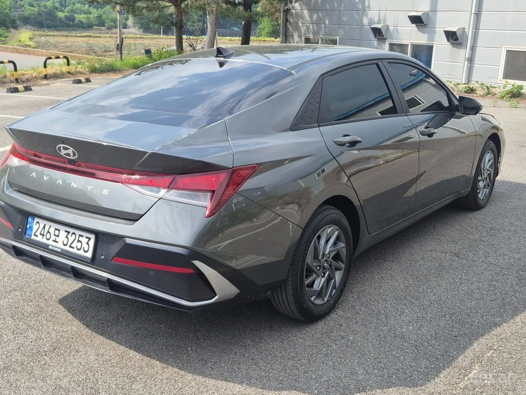 Hyundai Elantra 1.6 Modern* ПОДГРЕВ* ОБДУХВАНЕ* КРАЙНА ЦЕНА* , снимка 3 - Автомобили и джипове - 54873271