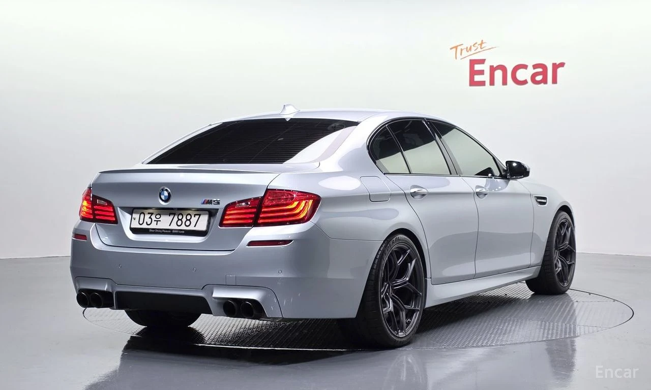 BMW M5 ПОДГРЕВ* ОБДУХВАНЕ* НАВИГАЦИЯ* 360 КАМЕРА, снимка 2 - Автомобили и джипове - 54923876
