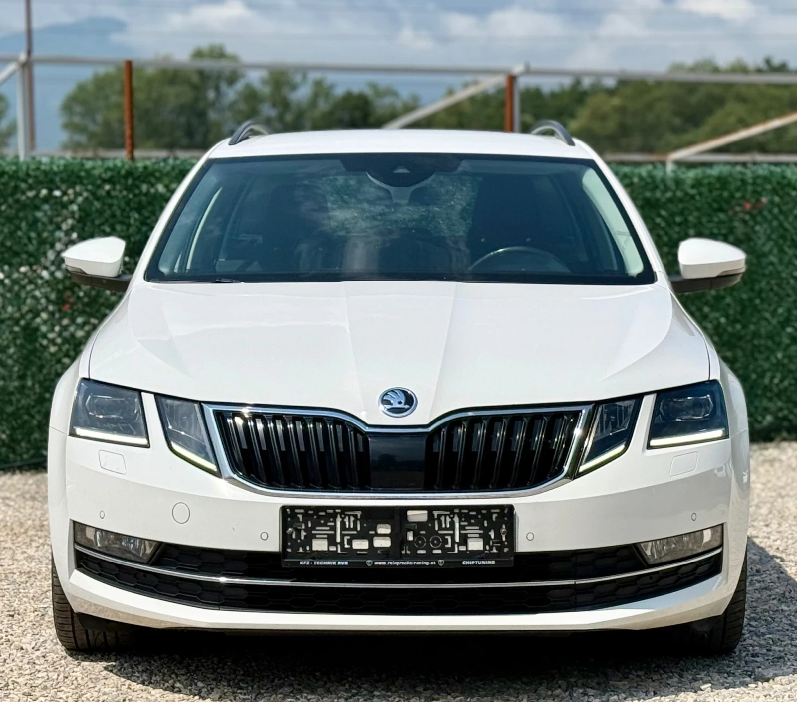 Skoda Octavia 2.0TDi /DSG/FULL LED/DISTRONIC/EURO 6, снимка 2 - Автомобили и джипове - 55016010
