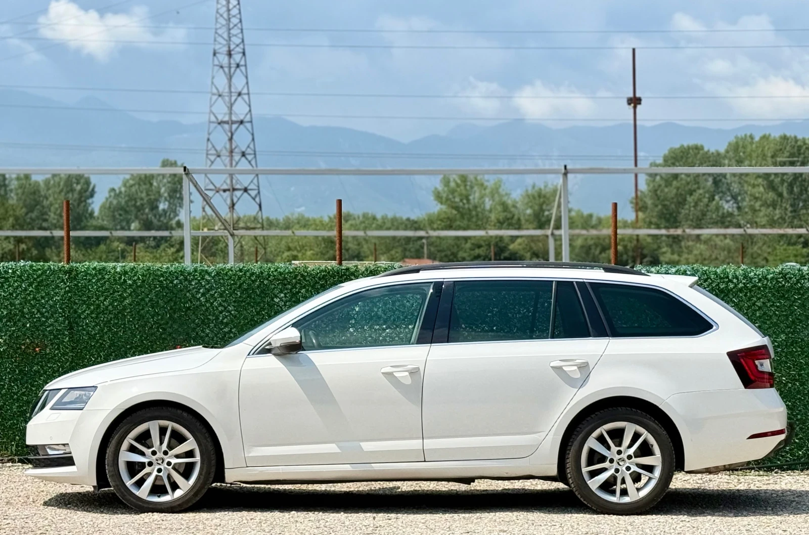 Skoda Octavia 2.0TDi /DSG/FULL LED/DISTRONIC/EURO 6, снимка 8 - Автомобили и джипове - 55016010