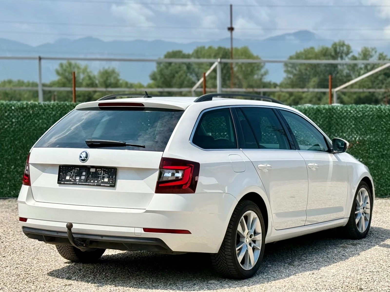 Skoda Octavia 2.0TDi /DSG/FULL LED/DISTRONIC/EURO 6, снимка 5 - Автомобили и джипове - 55016010