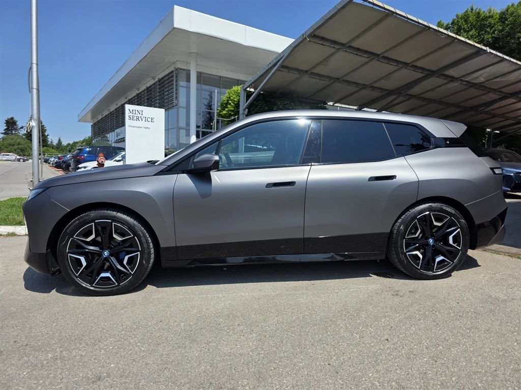 BMW iX xDrive40, снимка 3 - Автомобили и джипове - 55211156