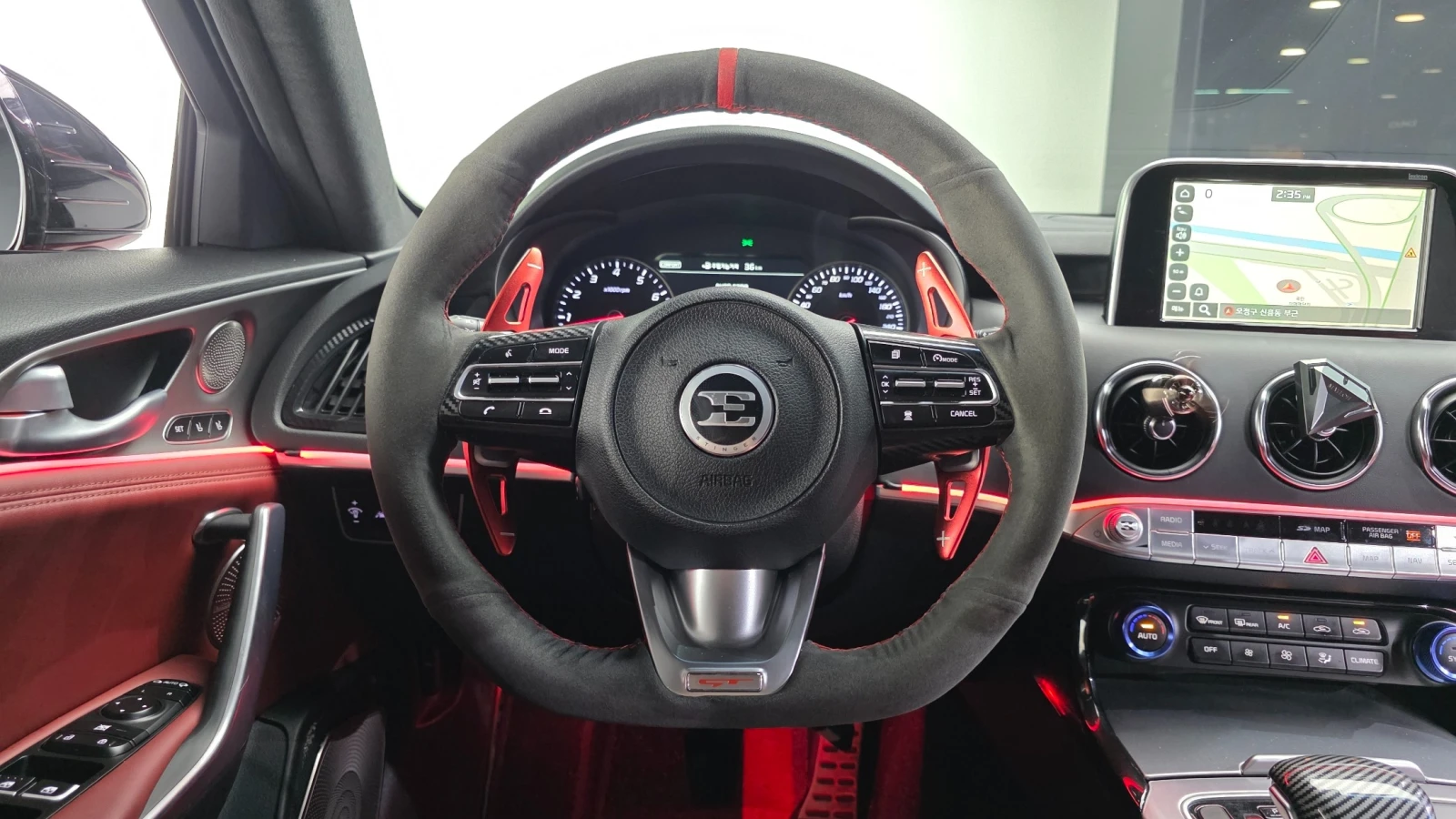 Kia Stinger 3.3 Turbo AWD, снимка 13 - Автомобили и джипове - 55785609