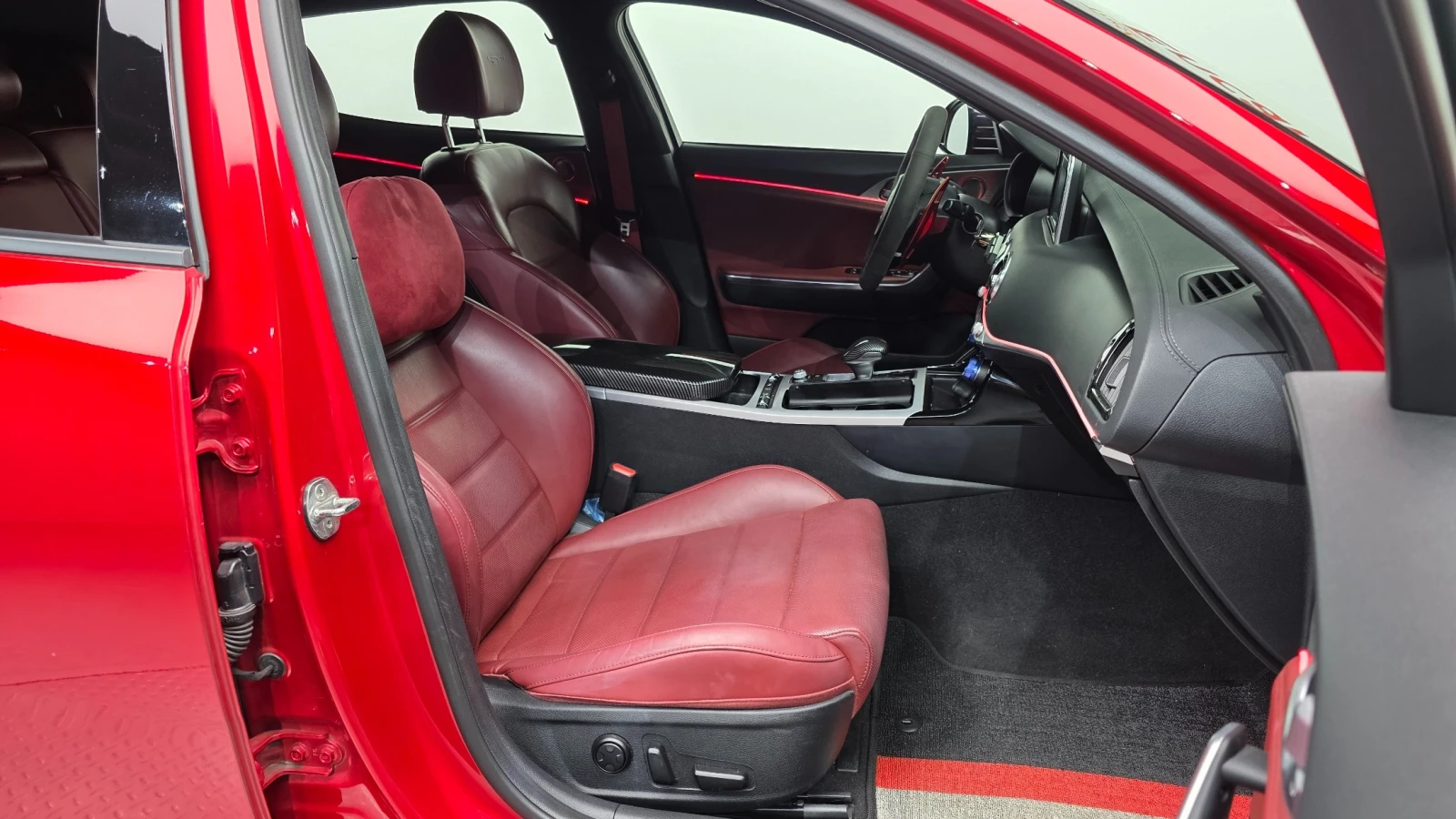 Kia Stinger 3.3 Turbo AWD, снимка 11 - Автомобили и джипове - 55785609