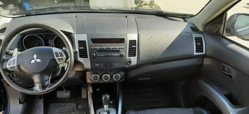 Mitsubishi Outlander 2.4 i, снимка 6 - Автомобили и джипове - 47271175