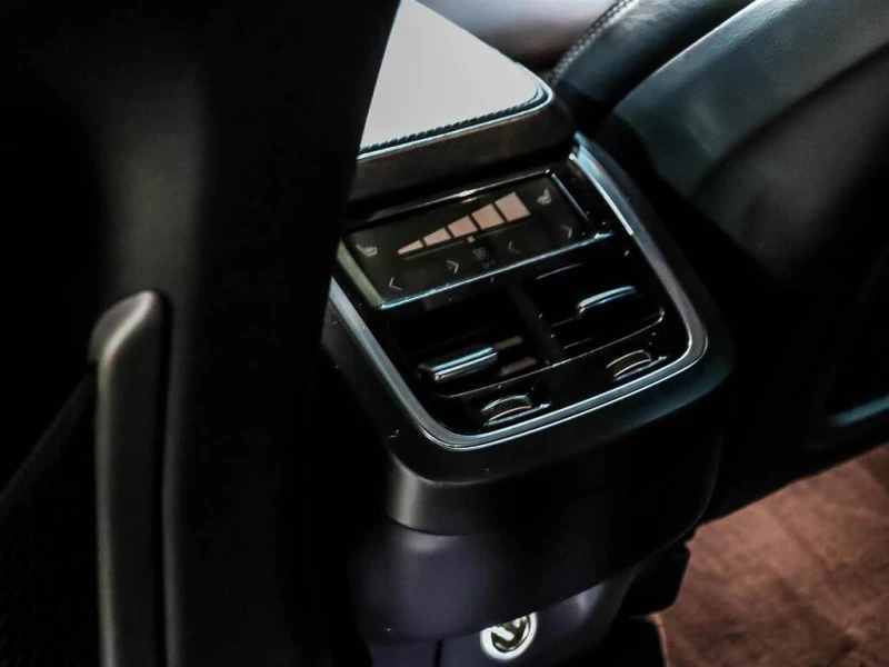 Volvo Xc90 T6 Inscr* Distr* B&Wilkins* HUD* Virtual* Обдух* , снимка 13 - Автомобили и джипове - 52318030