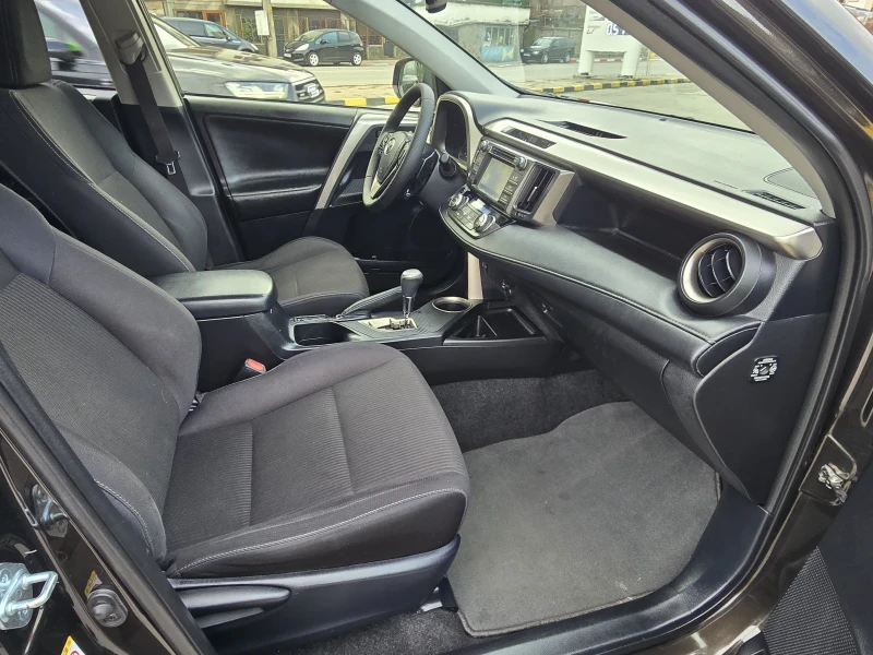 Toyota Rav4 Топ състояние  4x4 автомат, снимка 17 - Автомобили и джипове - 52975296