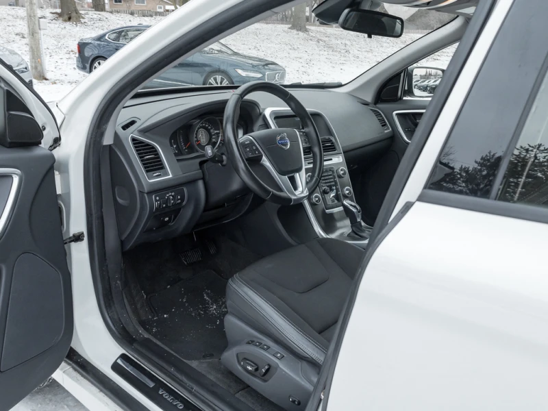 Volvo XC60 T5* AWD* Кожа* Подгрев* НАВИ* KEYLESS* , снимка 6 - Автомобили и джипове - 53293638
