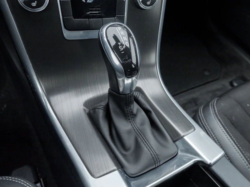 Volvo XC60 T5* AWD* Кожа* Подгрев* НАВИ* KEYLESS* , снимка 12 - Автомобили и джипове - 53293638