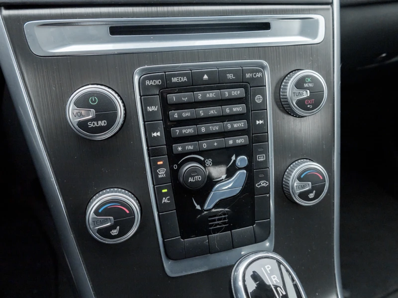 Volvo XC60 T5* AWD* Кожа* Подгрев* НАВИ* KEYLESS* , снимка 11 - Автомобили и джипове - 53293638