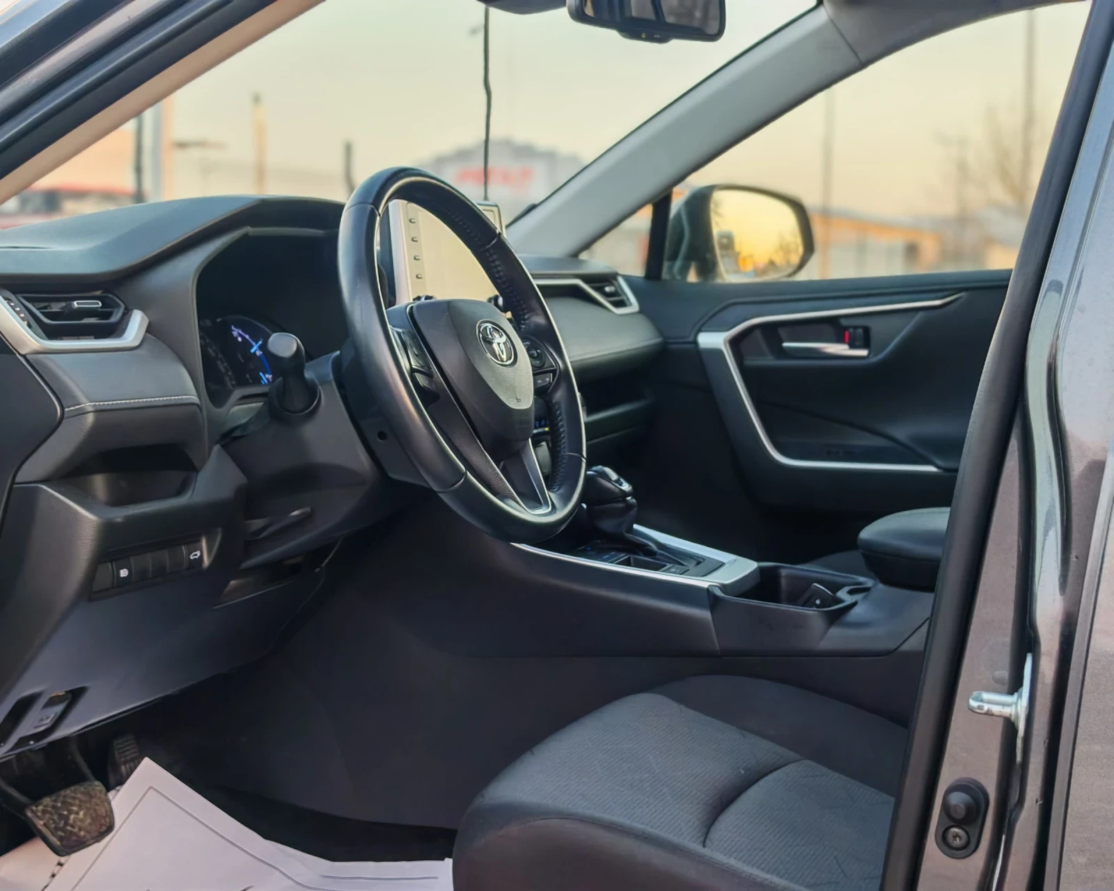 Toyota Rav4 2.5 218 К.С. ХИБРИД!  - изображение 8