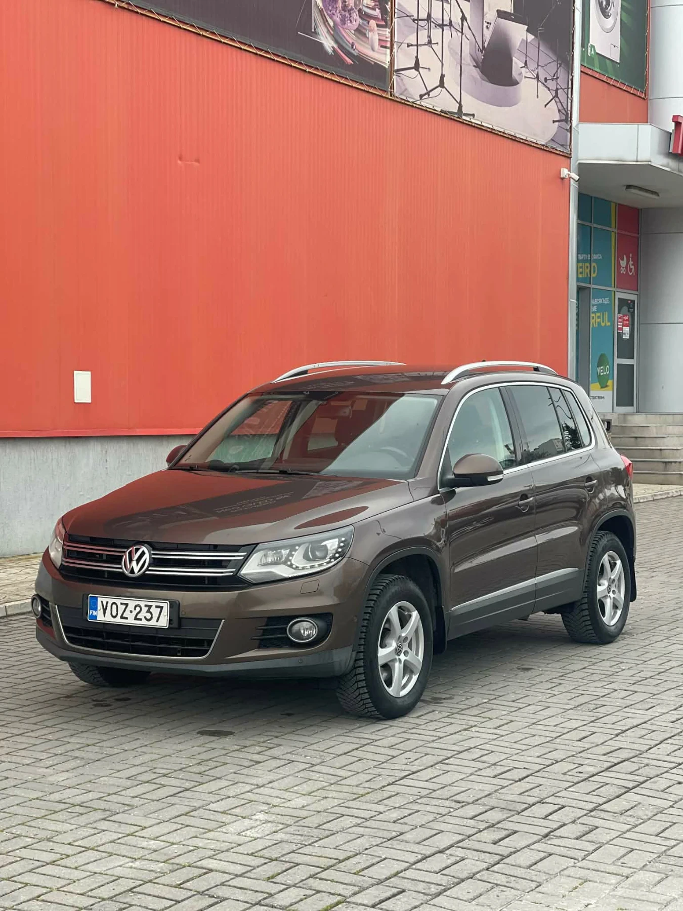 VW Tiguan 2.0 TDI DSG 4 MOTION, снимка 3 - Автомобили и джипове - 54184407