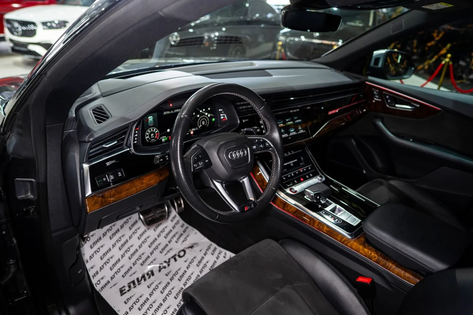 Audi RSQ8 4.0 V8 MATRIX ПАНО B&O 360 HUD ЛИЗИНГ 100%, снимка 12 - Автомобили и джипове - 54449468